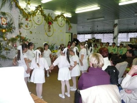 Pokoj ľuďom dobrej vôle.  Pod týmto názvom sa dňa 14.12.2009 konalo v Podduklianskej knižnici vo Svidníku podujatie k vianočným sviatkom.